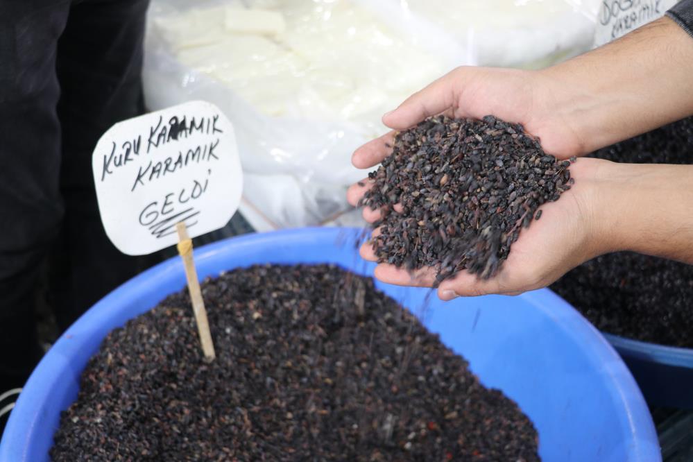 Sivas’ta beklenen ürün tezgâhlardaki yerini aldı: Kilosu 70-100 TL