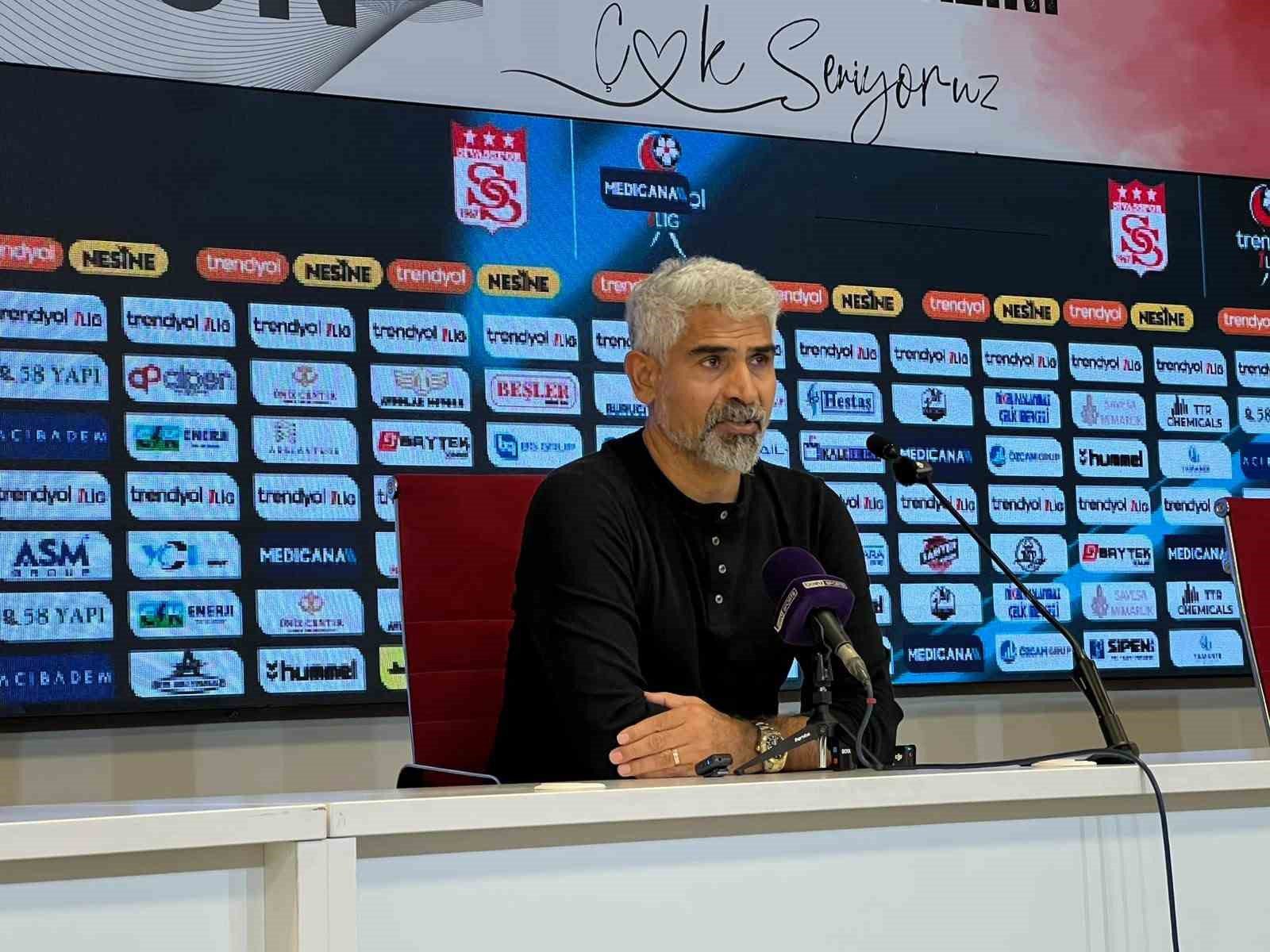 SİVASSPOR TEKNİK DİREKTÖR İSMET TAŞDEMİR, SARIYER İLE ZOR BİR MAÇ OYNADIKLARINI BELİRTEREK, "BU KADAR EKSİKLE MÜCADELE EDİP H…