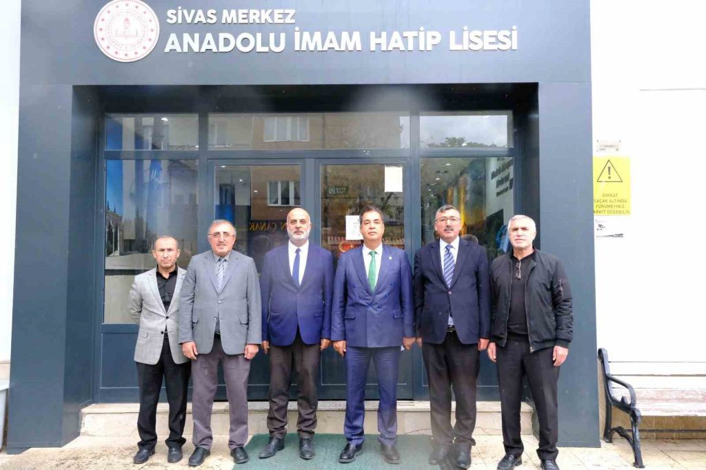 SİVAS CUMHURİYET ÜNİVERSİTESİ REKTÖRÜ PROF. DR. AHMET ŞENGÖNÜL, İMAM HATİPLİLER HAFTASI KAPSAMINDA ÖĞRENCİLİK YILLARINI GEÇİR…