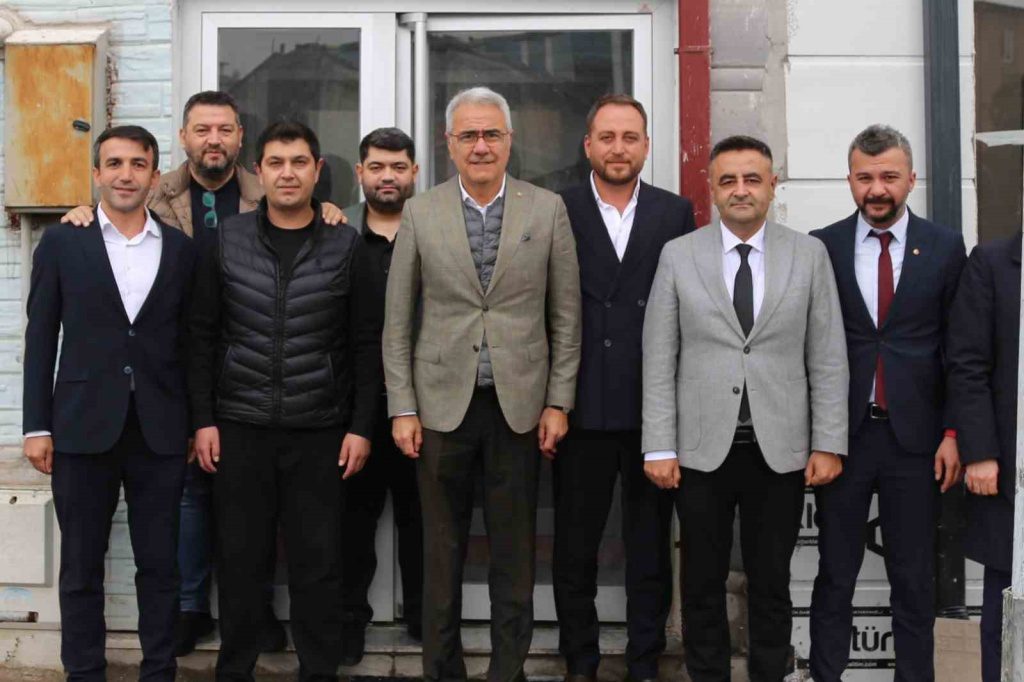 SİVAS TİCARET VE SANAYİ ODASI BAŞKANI ZEKİ ÖZDEMİR, KANGAL’DA ÜYELERİYLE BİR ARAYA GELDİ. ÖZDEMİR, KANGAL’IN EKONOMİK KALKINM…