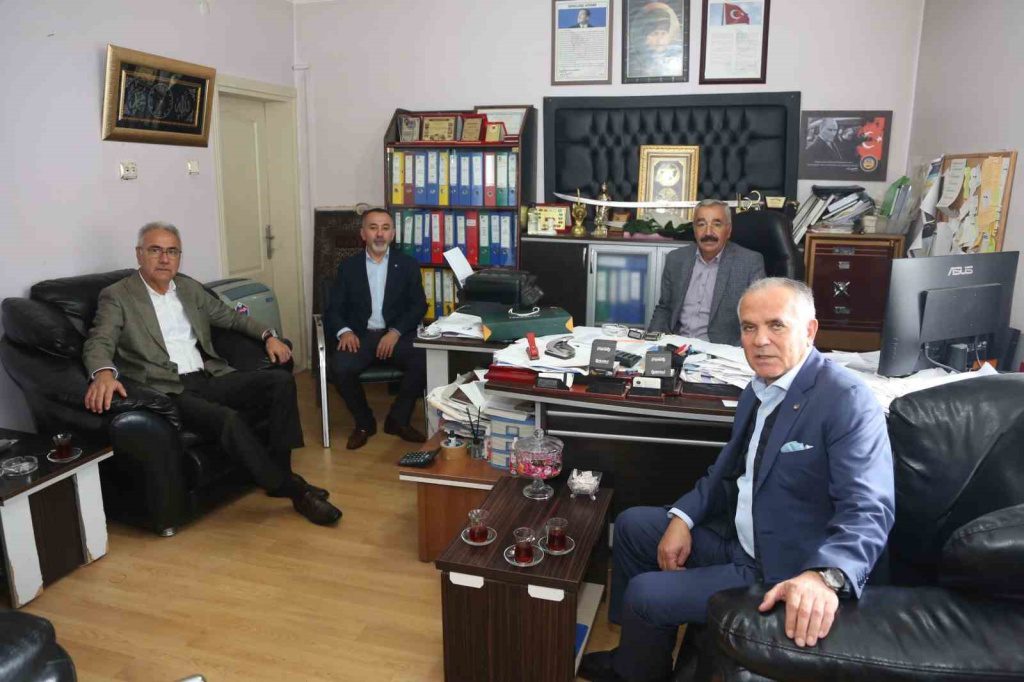 SİVAS TİCARET VE SANAYİ ODASI BAŞKANI ZEKİ ÖZDEMİR, KANGAL’DA ÜYELERİYLE BİR ARAYA GELDİ. ÖZDEMİR, KANGAL’IN EKONOMİK KALKINM…