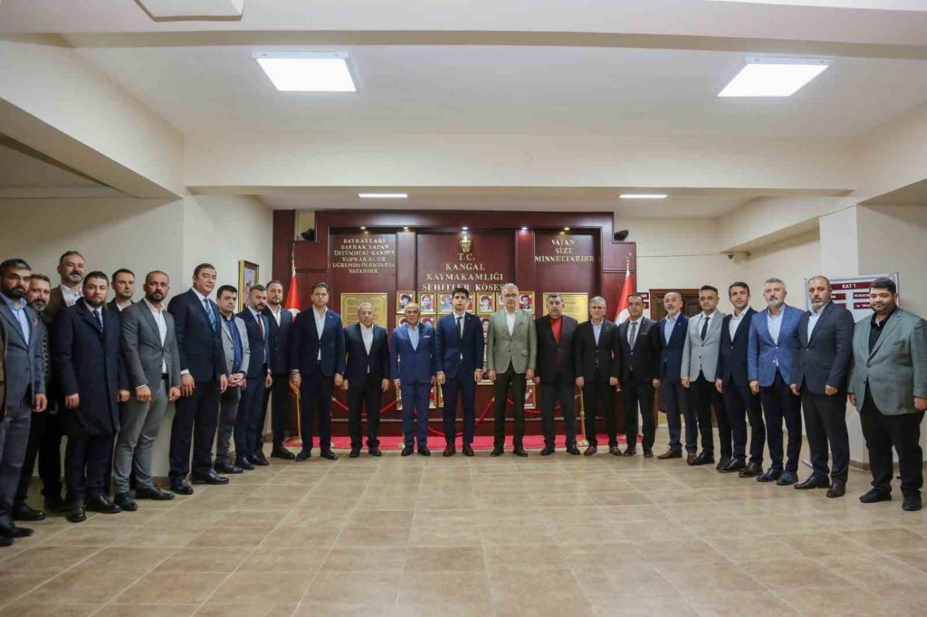 SİVAS TİCARET VE SANAYİ ODASI BAŞKANI ZEKİ ÖZDEMİR, KANGAL’DA ÜYELERİYLE BİR ARAYA GELDİ. ÖZDEMİR, KANGAL’IN EKONOMİK KALKINM…
