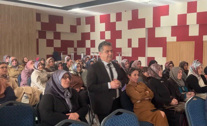 SİVAS HALK EĞİTİMİ MERKEZİNDE DÜZENLENEN SEMİNERDE KURSİYERLER, KANSERDEN KORUNMA, ERKEN TEŞHİS VE ÜCRETSİZ TARAMA PROGRAMLAR…