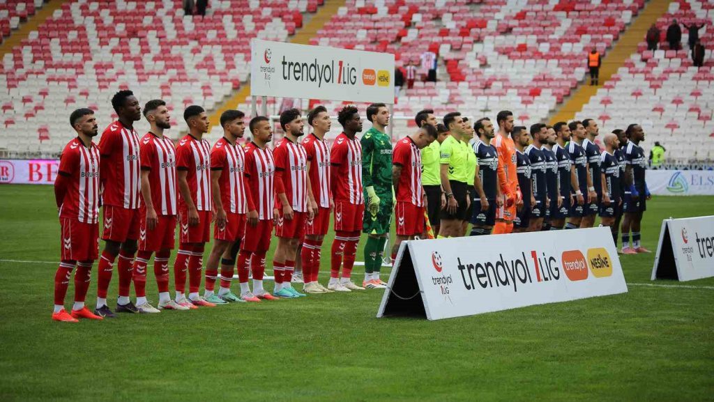 TRENDYOL 1. LİG'İN 11. HAFTASINDA SİVASSPOR, EVİNDE KARŞILAŞTIĞI SARIYER İLE 1-1 BERABERE KALDI.