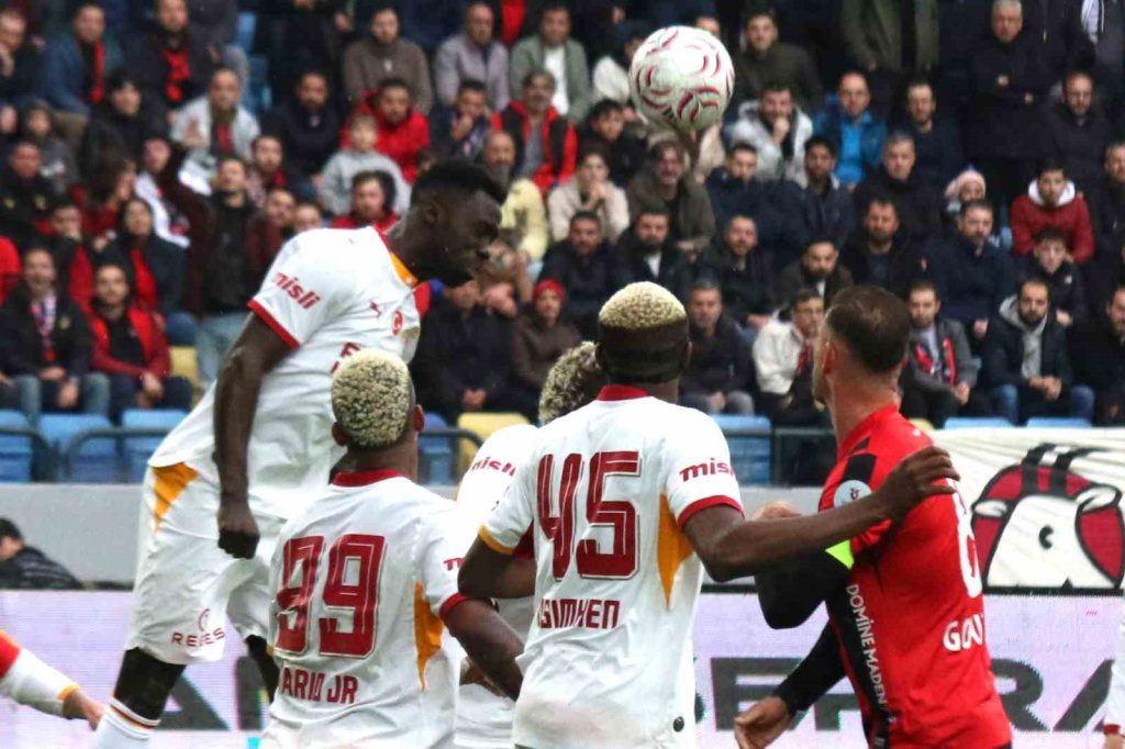 TRENDYOL SÜPER LİG'İN 8. HAFTASINDA GENÇLERBİRLİĞİ, GALATASARAY'I AĞIRLIYOR. MÜSABAKANIN İLK YARISI 0-0'LIK BERABERLİKLE TAMA…