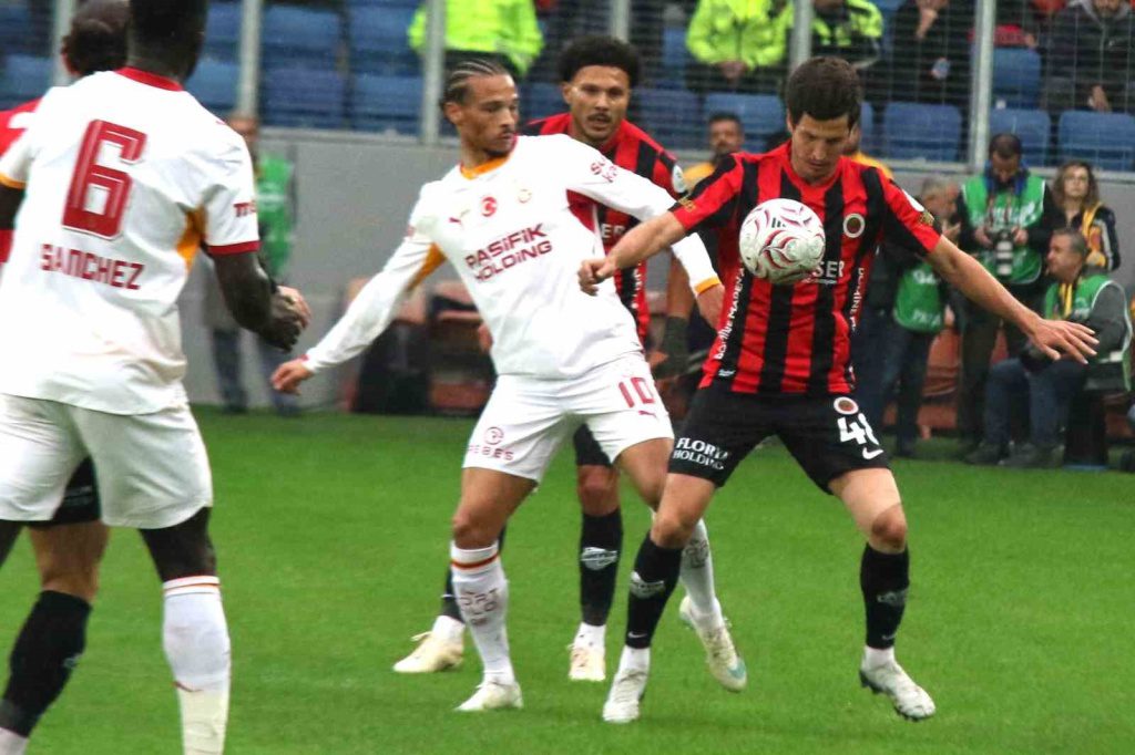 TRENDYOL SÜPER LİG'İN 8. HAFTASINDA GENÇLERBİRLİĞİ, GALATASARAY'I AĞIRLIYOR. MÜSABAKANIN İLK YARISI 0-0'LIK BERABERLİKLE TAMA…