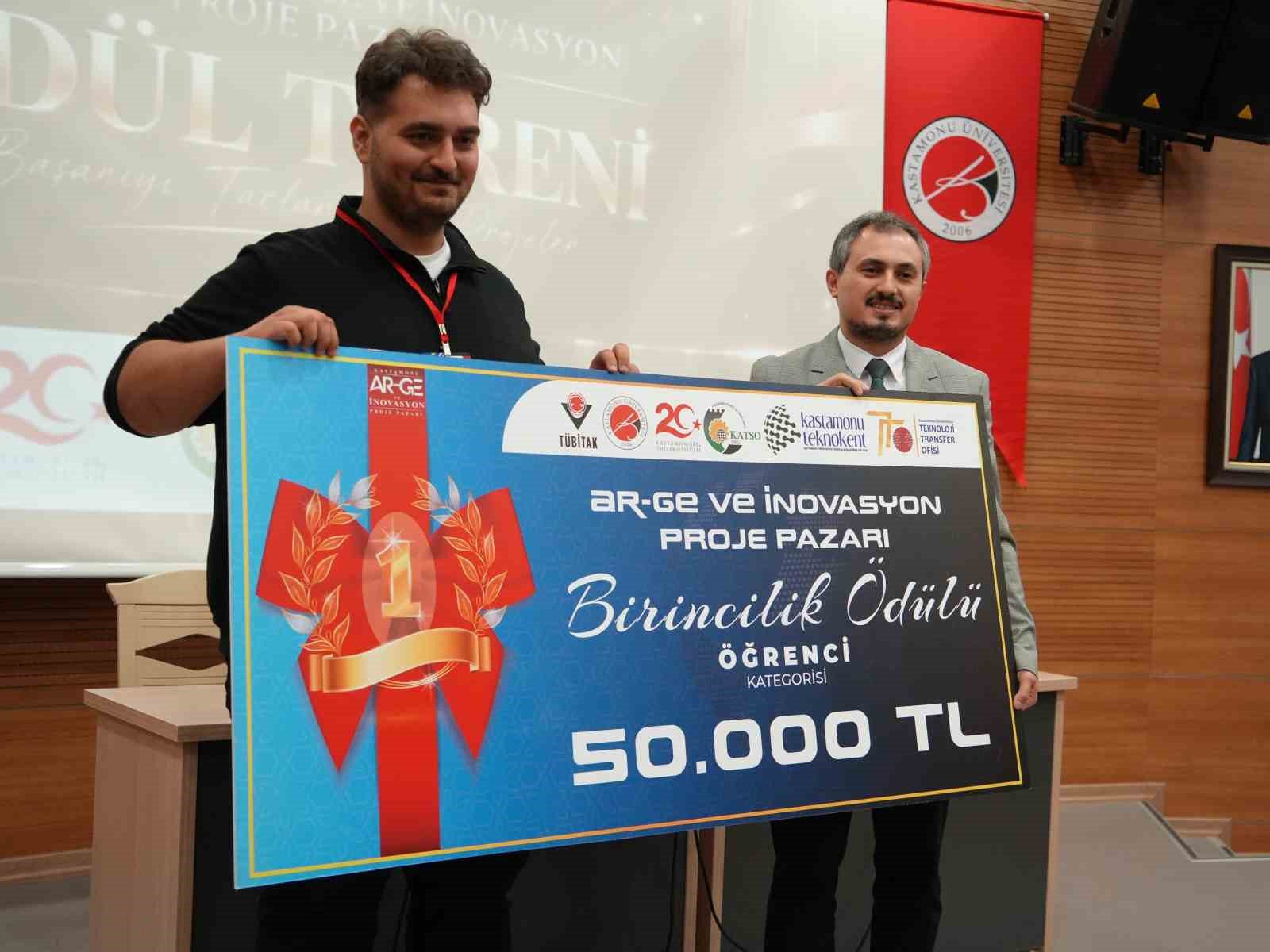 ÖĞRENCİ KATEGORİSİNDE BİRİNCİLİK ÖDÜLÜNÜ MERT YASİN YILMAZ’IN “FISILTI ÇOKLU OMİK VERİLİ YAPAY ZEKÂ İLE ERKEN EVRE PANKREAS K…